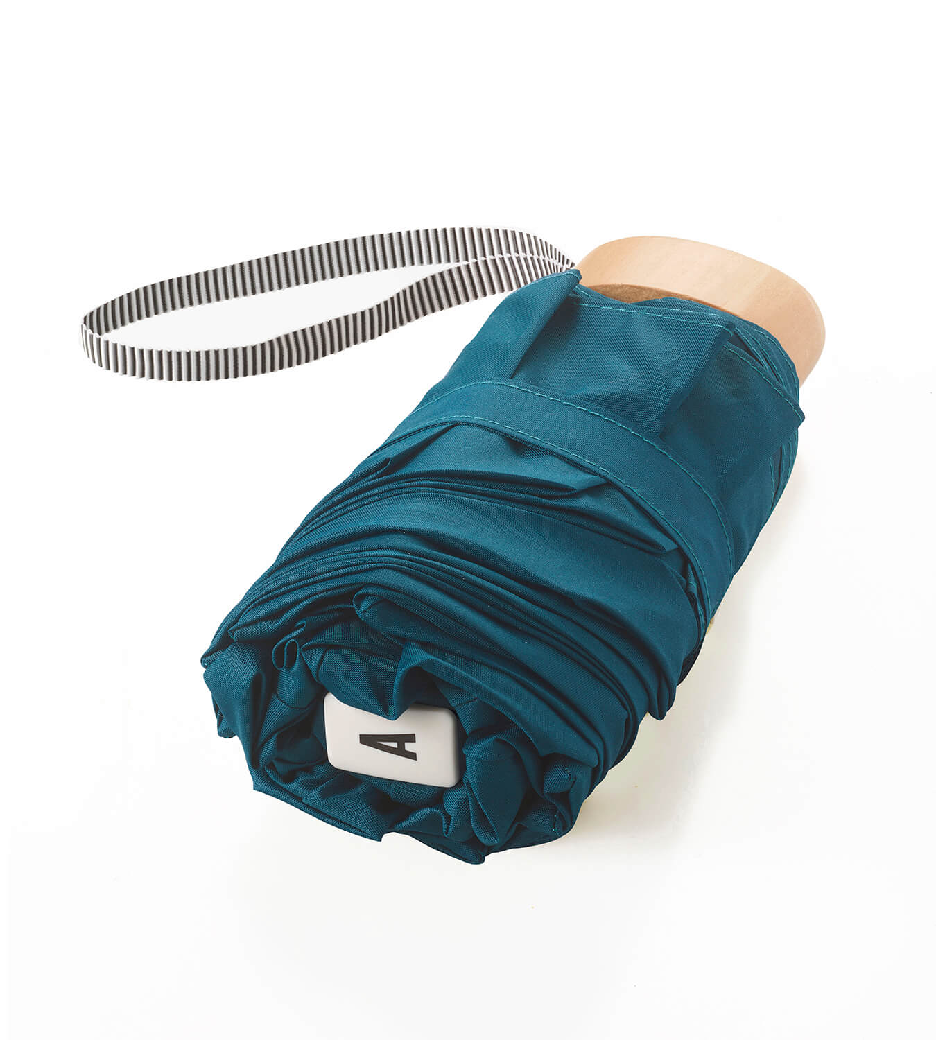 Parapluie-bleu-mineral-ferme-couche