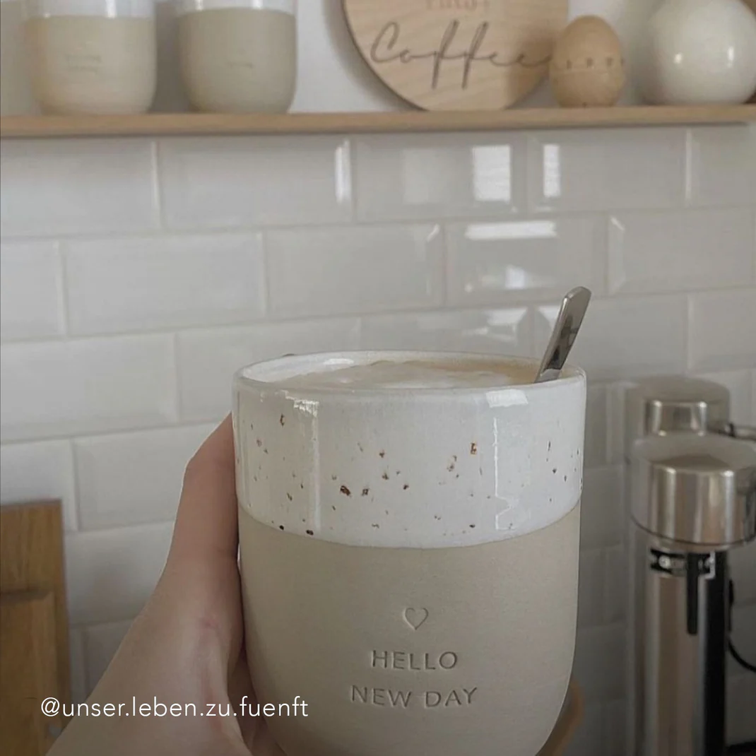 Becher-Hello-New-Day_unser.leben.zu.fuenft
