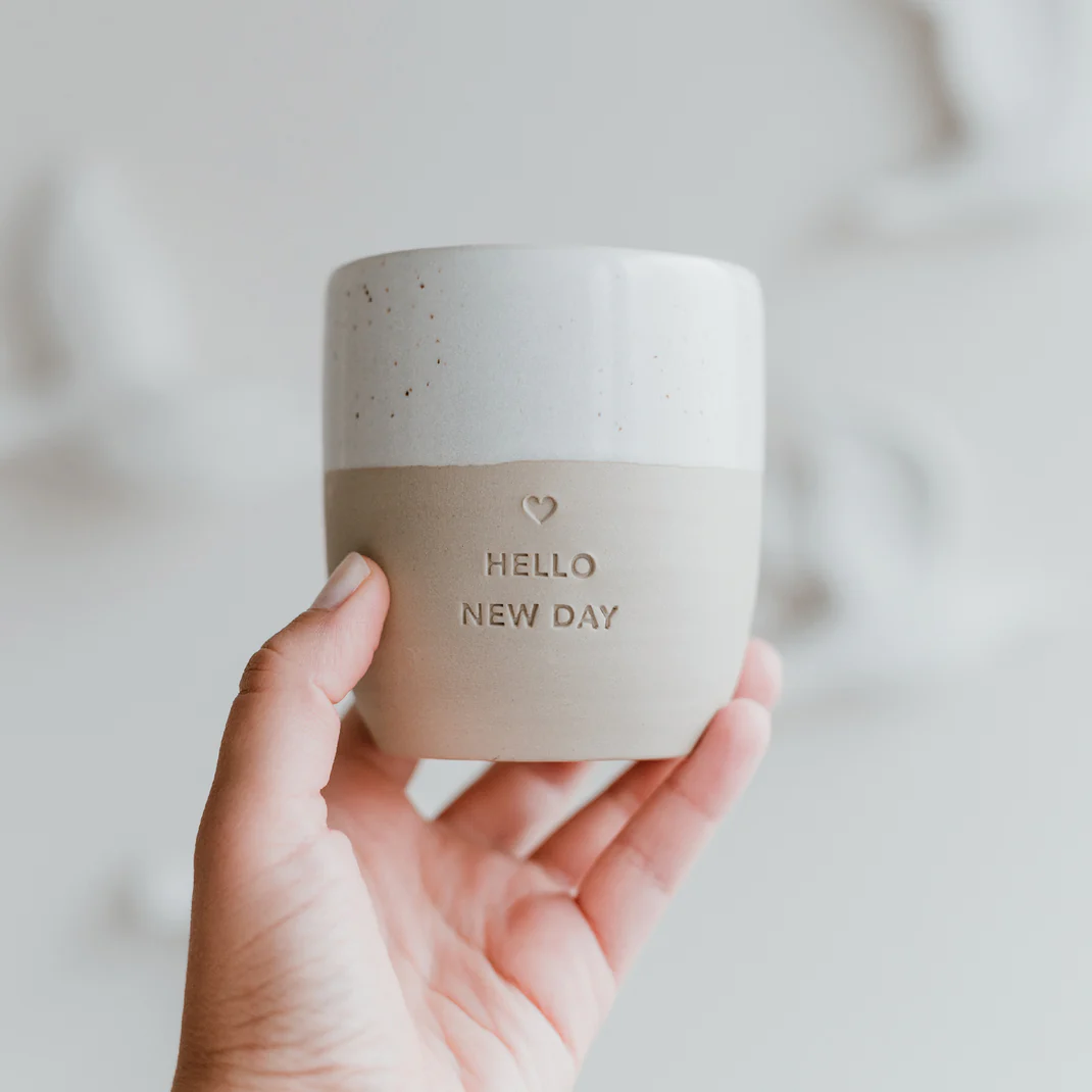 becher_newday_4_photocredits_maggymelzer Mug en grès Hello New Day