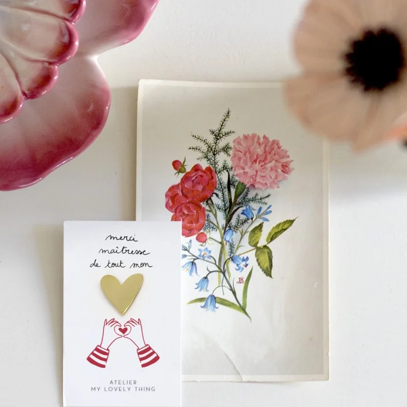 pin-s-coeur-en-laiton-merci-maitresse (1)